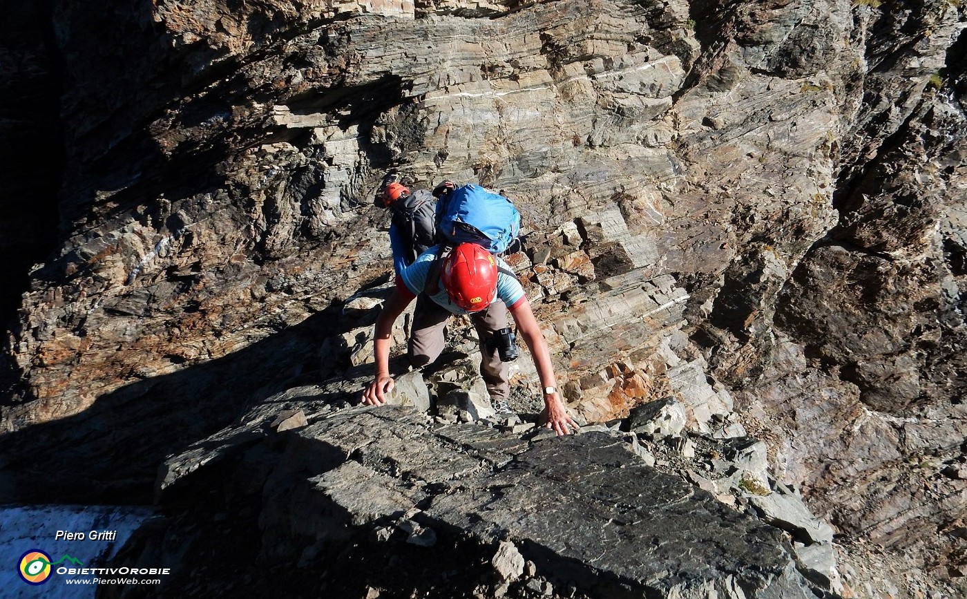 08 Salendo l'impegnativa cresta nord del Pizzo di Redorta.jpg